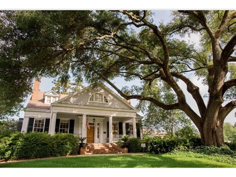 natchez antebellum bed and breakfast.